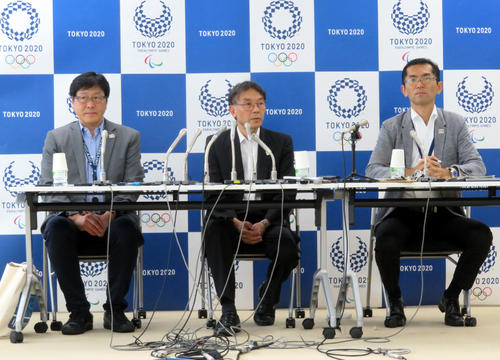 五輪チケットの新たな抽選方法について説明する大会組織委員会（2019年7月4日撮影）