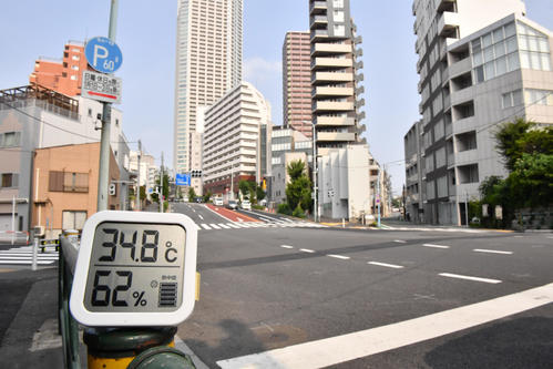 富久町、40キロ地点の気温は34・8度、湿度62パーセント（撮影・柴田隆二）