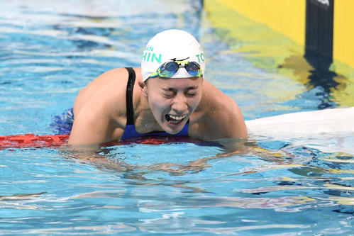 女子200メートル個人メドレーでホッスーに僅差で敗れ2位の大橋は悔しがる（撮影・鈴木みどり）
