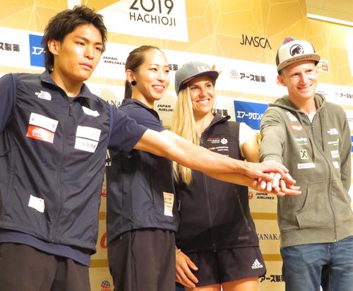 世界選手権の前日会見に出席した（左から）楢崎智亜、野口啓代、ペトラ・クリングラー、ヤコブ・シューベルト（撮影・峯岸佑樹）