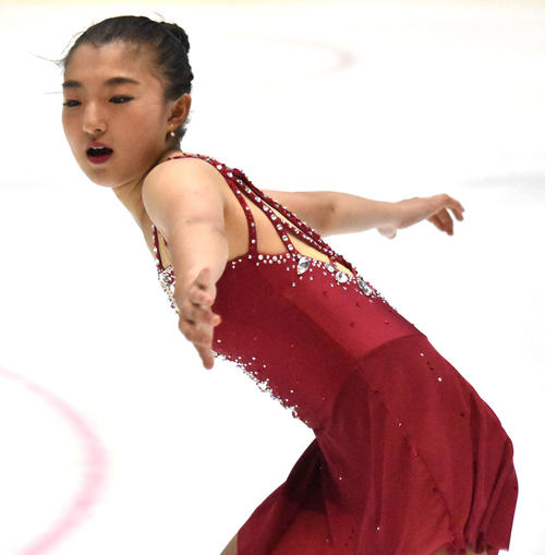女子SPで演技する坂本花織