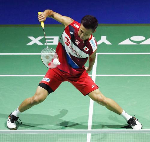 男子シングルス2回戦　台湾選手と対戦する西本拳太（共同）