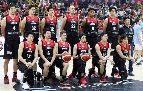 日本対アルゼンチン　試合前に集合写真を撮る日本代表の選手たち（撮影・狩俣裕三）