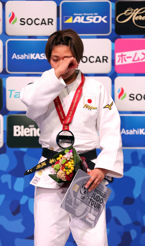 2年連続の準優勝で悔し涙を流す渡名喜（撮影・大野祥一）
