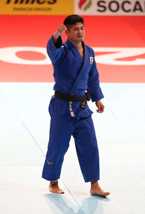 男子66キロ級決勝、キム・リマンを下し優勝した丸山はガッツポーズを見せる（撮影・河野匠）