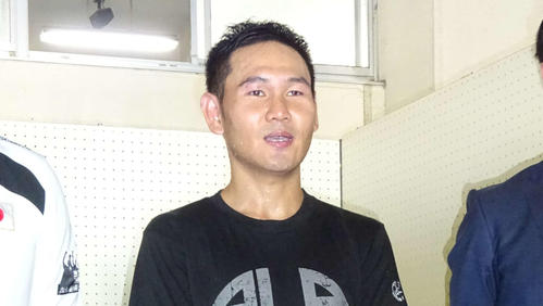 全日本選手権東海地区予選で敗れ、取材に応じる高山（撮影・加藤裕一）