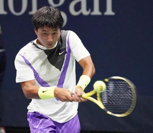 全米オープンジュニア・男子シングルス1回戦でコボッリに勝利し、初戦を突破した望月（撮影・菅敏）