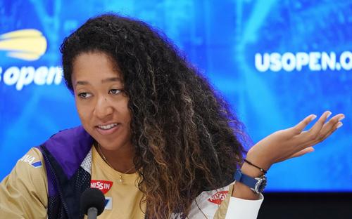 全米オープン・女子シングルスで4回戦でベンチッチに敗れ、会見で記者の質問に答える大坂（撮影・菅敏）