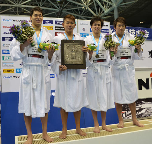 昨年の男子800メートルリレーで3連覇した明大チーム。左から吉田、内田、溝畑、松元（撮影・吉池彰）
