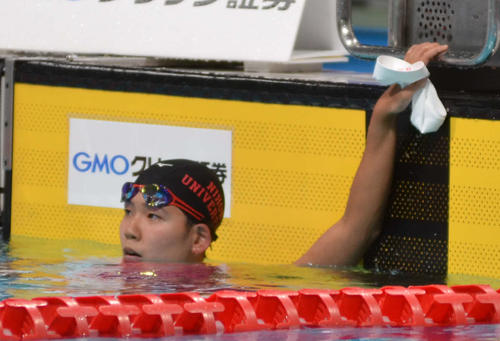 女子400メートル自由形で4分10秒52の大会新で初優勝した小堀倭加（撮影・吉池彰）
