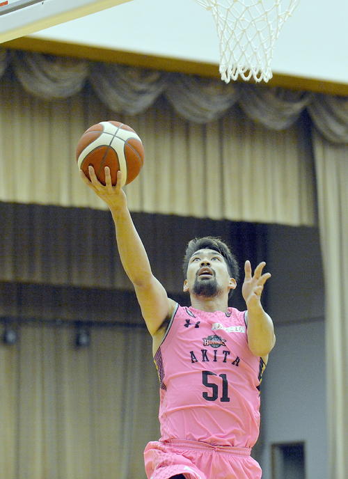 秋田対富山　第2Q、シュートを決める秋田・古川（撮影・鎌田直秀）