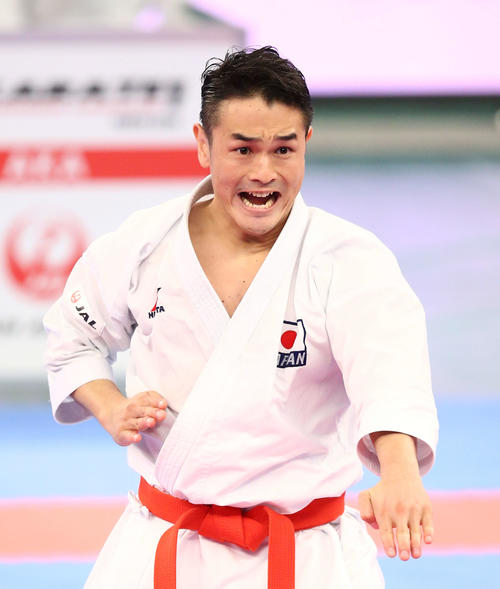 男子個人形準決勝　形を披露する新馬場（撮影・河田真司）
