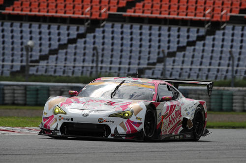 GT300クラス松井孝允、佐藤公哉組のHOPPY　86　MC