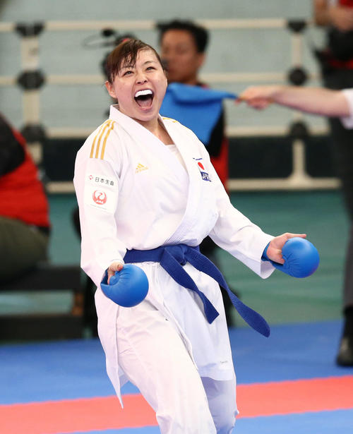 女子個人組手68キロ超級2回戦　ネーデルランドの選手からポイントを奪い、笑顔で雄たけびを上げる植草（撮影・河田真司）