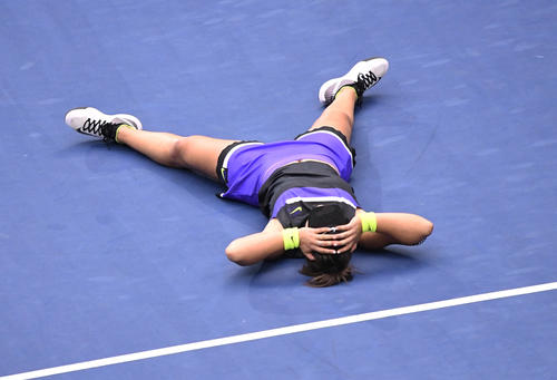 優勝の瞬間、コートに大の字になったアンドレースク（AP）