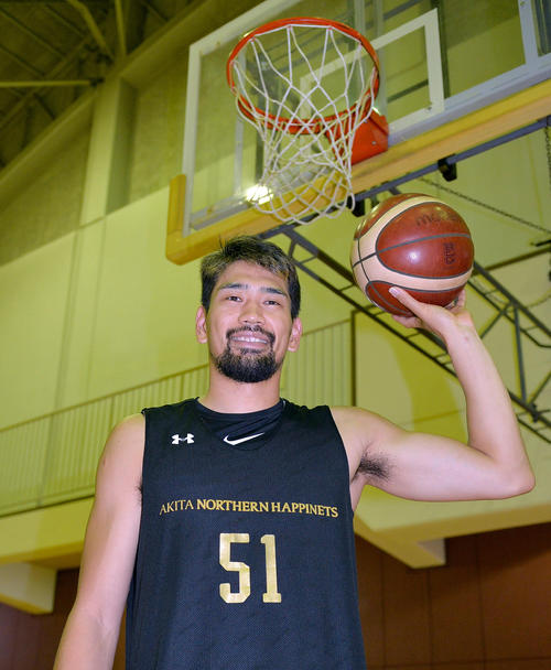 チームに元日本代表の経験を伝える秋田・古川（撮影・鎌田直秀）