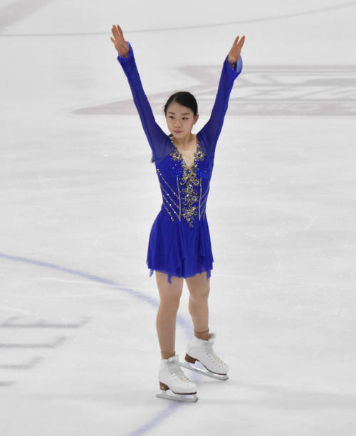 今季初戦のオータム・クラシックに臨む紀平梨花は、ショートプログラム前の公式練習を行う