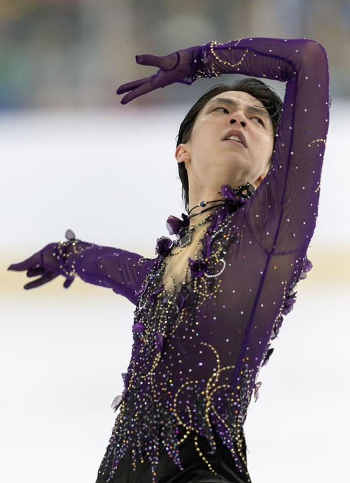 男子フリーで演技する羽生結弦（共同）