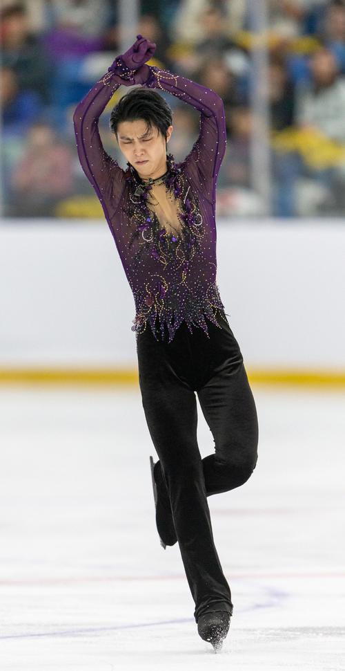 男子フリーで演技する羽生結弦（共同）