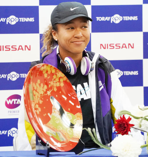 大坂なおみ対アナスタシア・パブリュチェンコワ　優勝会見をする大坂なおみ（撮影・奥田泰也）