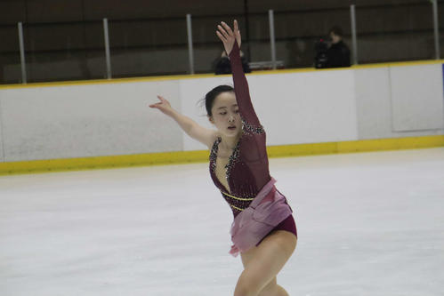 フィギュアスケート近畿選手権女子ジュニアSPで演技を披露する本田望結（撮影・南谷竜則）