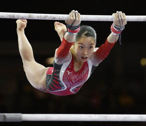 女子予選　畠田瞳の段違い平行棒（共同）