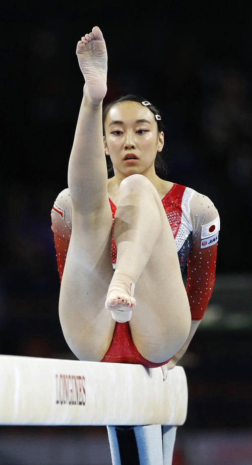 女子予選　梶田凪の平均台（共同）