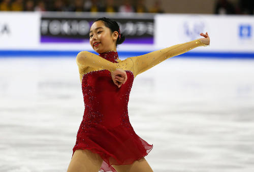 女子SP　演技する山下真瑚（ロイター）
