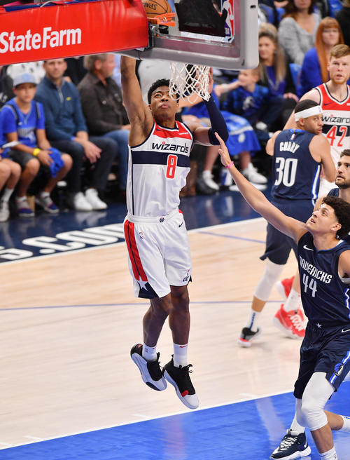 NBA開幕戦・マーベリックス対ウィザーズ第2クォーターでシュートを決めるウィザーズ八村（撮影・菅敏）