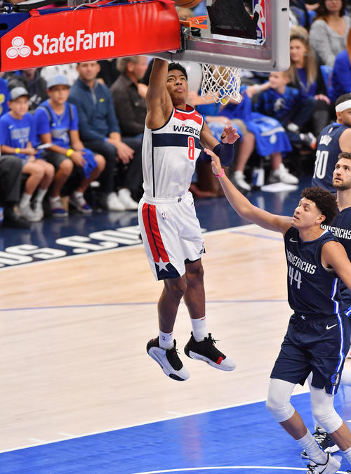NBA開幕戦・マーベリックス対ウィザーズ第2クォーターでシュートを決めるウィザーズ八村（撮影・菅敏）