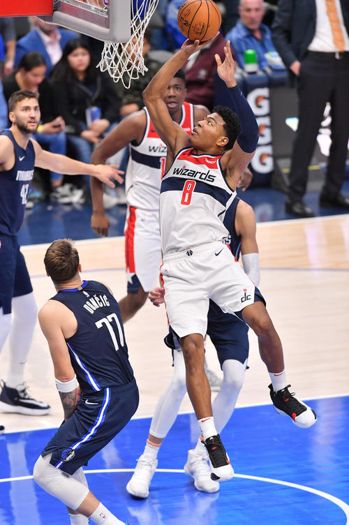 NBA開幕戦・マーベリックス対ウィザーズ第4クォーター、シュートを決めるウィザーズ八村（撮影・菅敏）