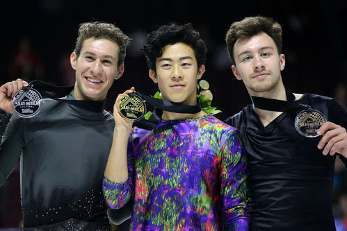 優勝したネーサン・チェン（中央）2位のジェイソン・ブラウン（左）、3位のドミトリー・アリエフ（ロイター）