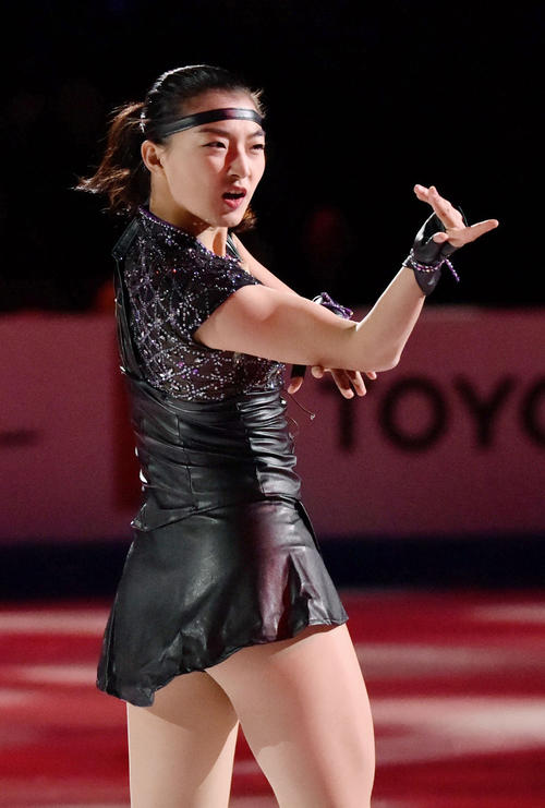 エキシビションで演技する坂本花織（共同）