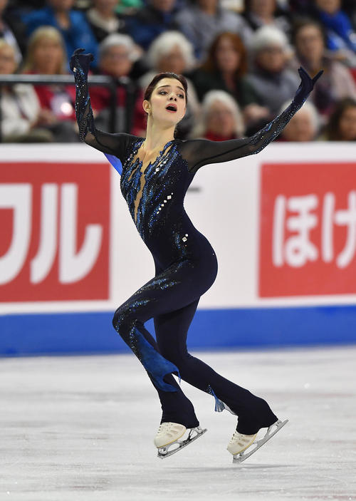 スケートカナダ・女子SPで演技をするメドベージェワ（撮影・菅敏）