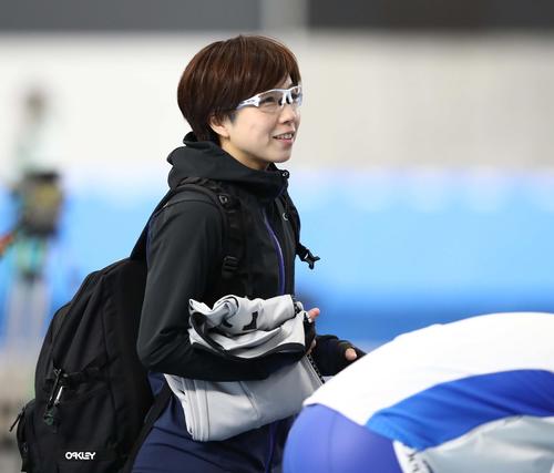 公式練習を終え笑顔の小平奈緒（撮影・黒川智章）
