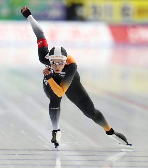 女子500メートルで4位に入る郷（撮影・黒川智章）