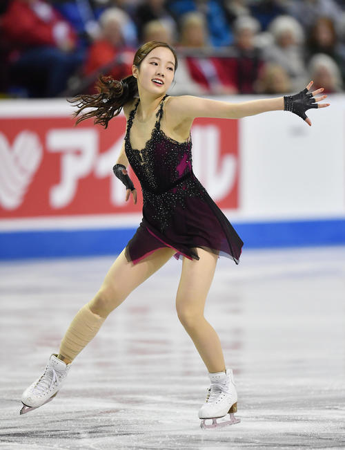 スケートカナダ・女子SPで演技をする本田（撮影・菅敏）