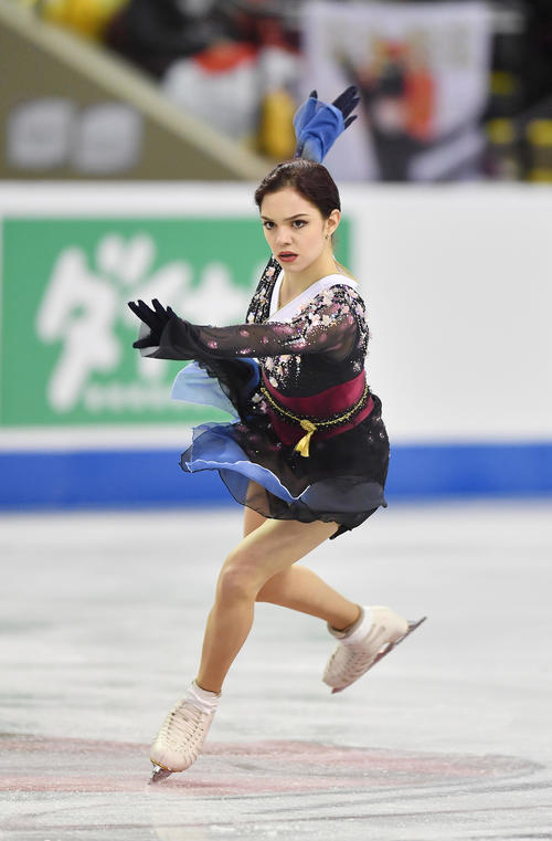 スケートカナダ・女子フリーで演技するメドベージェワ（撮影・菅敏）