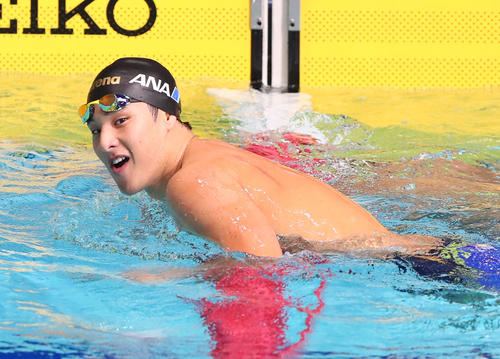 男子400メートル個人メドレー予選を全体の1位で通過し笑顔を見せる瀬戸（撮影・足立雅史）