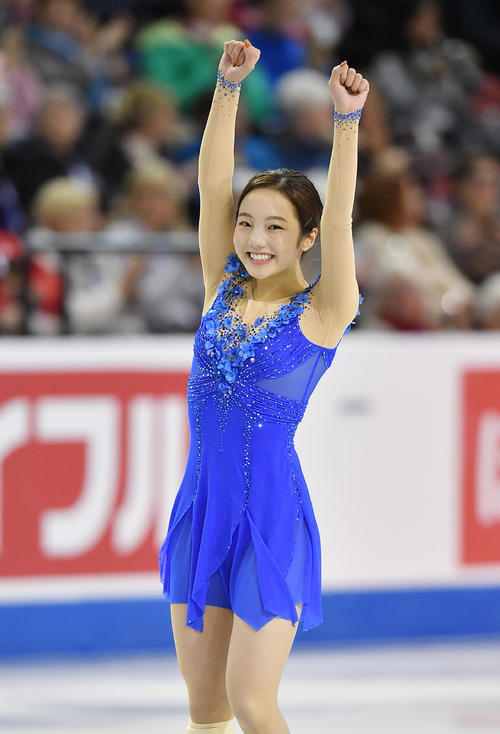 スケートカナダ・女子フリーを終え、ガッツポーズを見せる本田（撮影・菅敏）