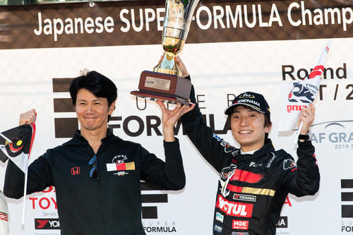 今季初優勝を飾った野尻智紀（撮影・南博幸）