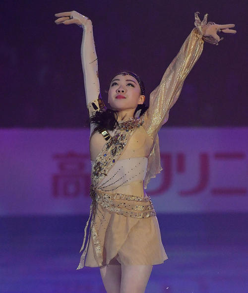 エキシビションで演技をする紀平（撮影・菅敏）