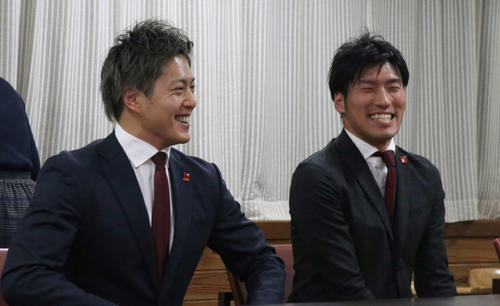 V2リーグ開幕戦を心待ちにするヴォレアス北海道の古田主将（左）と降旗GM（撮影・浅水友輝）