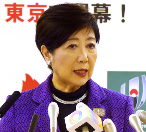 定例会見に臨む小池都知事（撮影・中山知子）