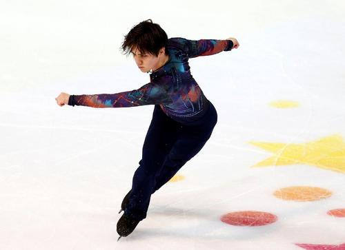 SPの演技をする宇野昌磨（ロイター）