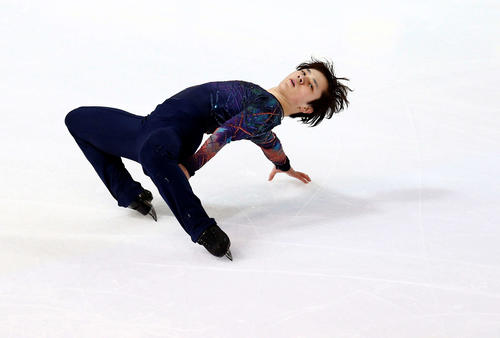 男子SPで演技する宇野昌磨（ロイター）