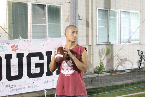 練習を行う副将のQB荒木優也（撮影・南谷竜則）