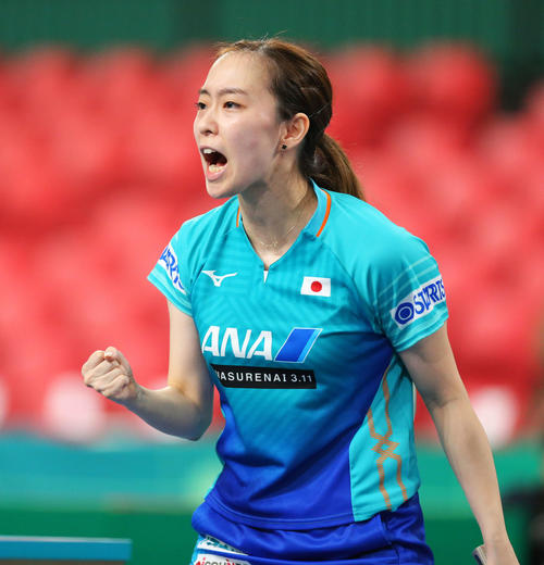日本対アメリカ　第3試合シングルス、第4セットで勝利し、ガッツポーズで喜ぶ石川（撮影・河田真司）