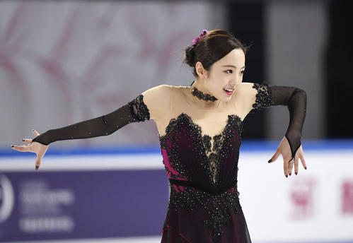 女子SPで6位の本田真凜（共同）