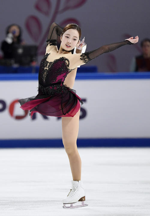 女子SPで6位の本田真凜（共同）